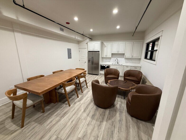 More Photos Of 124 Court St, Bay Saint Louis Office For Sale