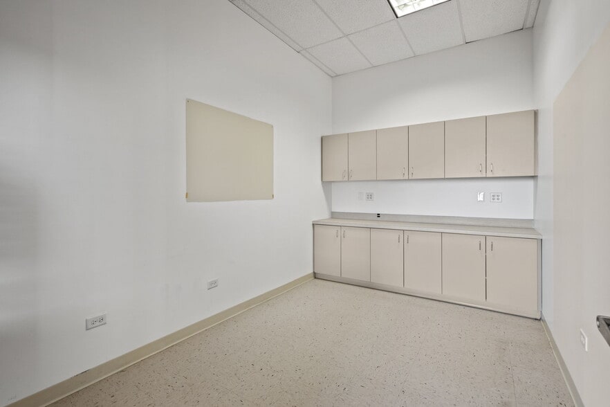 More Photos Of 9645 Lincoln-Way Ln, Frankfort Unknown For Lease