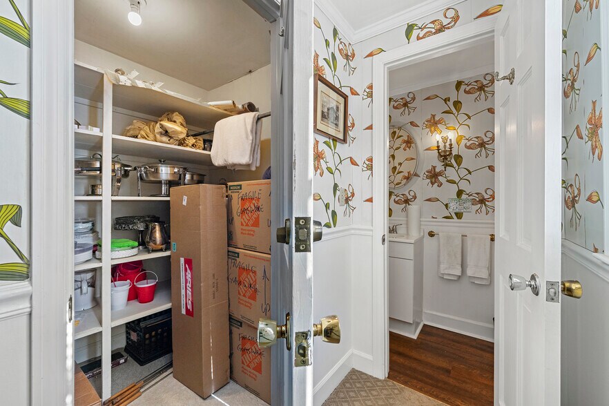 More Photos Of 132 E College St, Griffin Hospitality For Sale