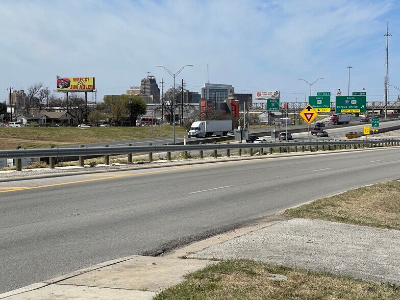 More Photos Of 1631 N Interstate 35, San Antonio Loft Creative Space For Lease