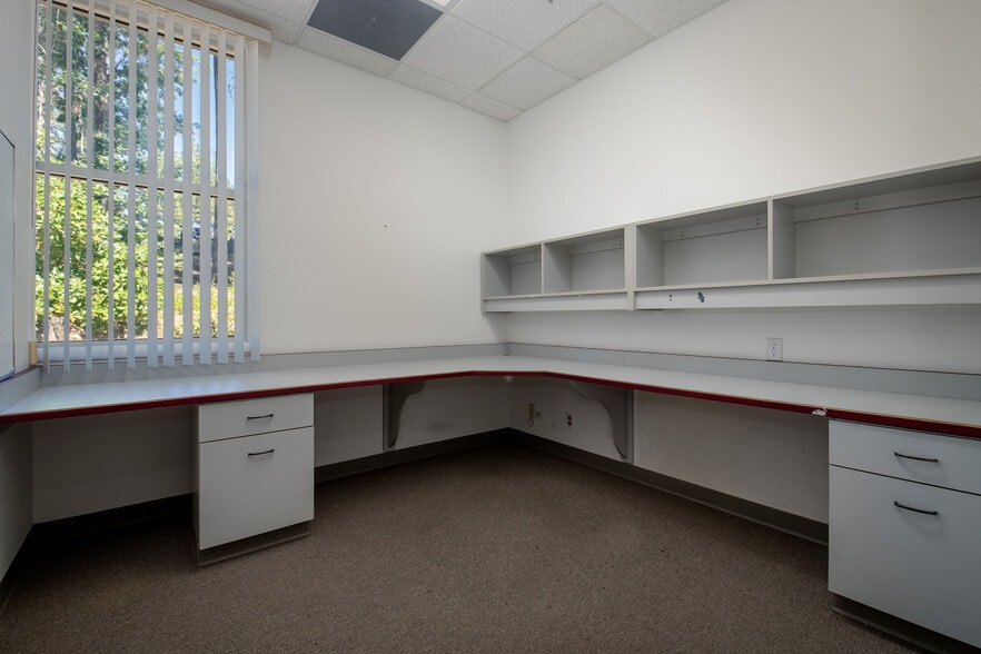 More Photos Of 350 Crown Point Cir, Grass Valley Office For Lease
