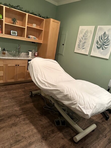 More Photos Of 390 NE Hostmark St, Poulsbo Office For Lease