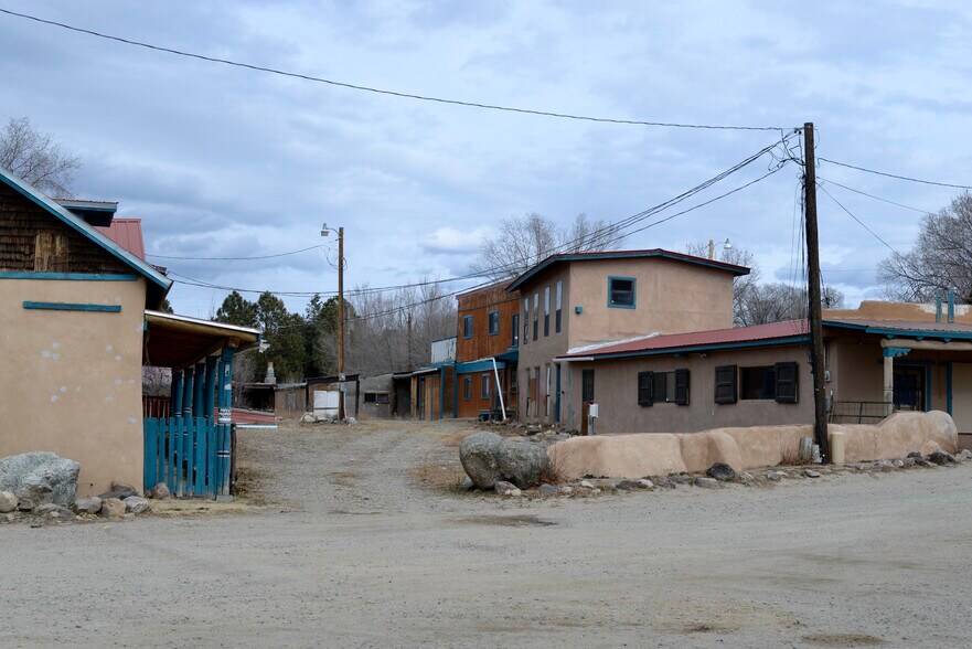 More Photos Of 62-64 St Francis Plaza, Ranchos De Taos Apartments For Sale