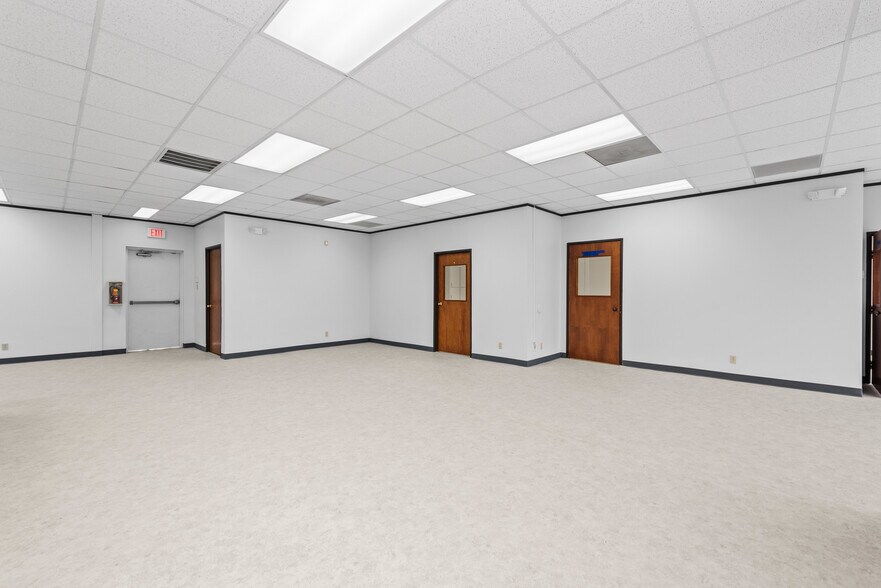 More Photos Of 3945 Greenbriar Dr, Stafford Industrial For Sale