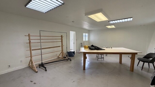 More Photos Of 2915-2919 Southwest Dr, Los Angeles Warehouse For Sale