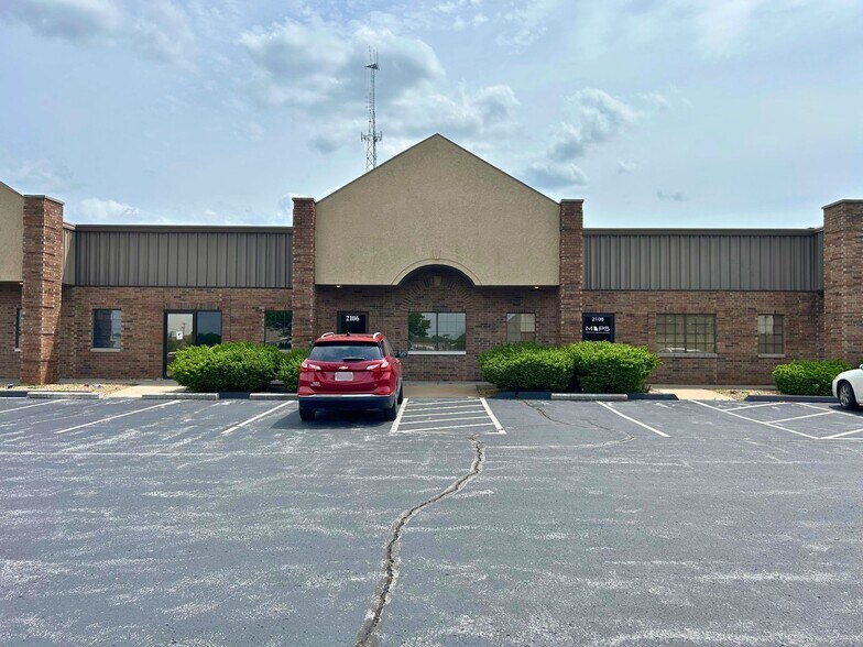 More Photos Of 2102-2112 W Vista, Springfield Light Manufacturing For Lease