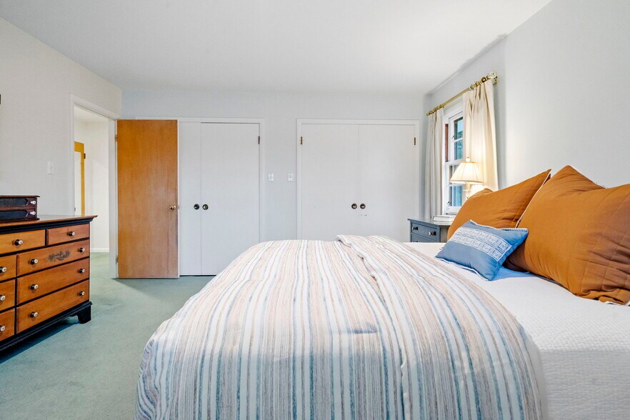 More Photos Of 6 Arbor Dr, Glens Falls Office For Sale