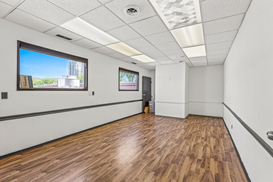 More Photos Of 454 Leon Ave, Kelowna General Retail For Lease
