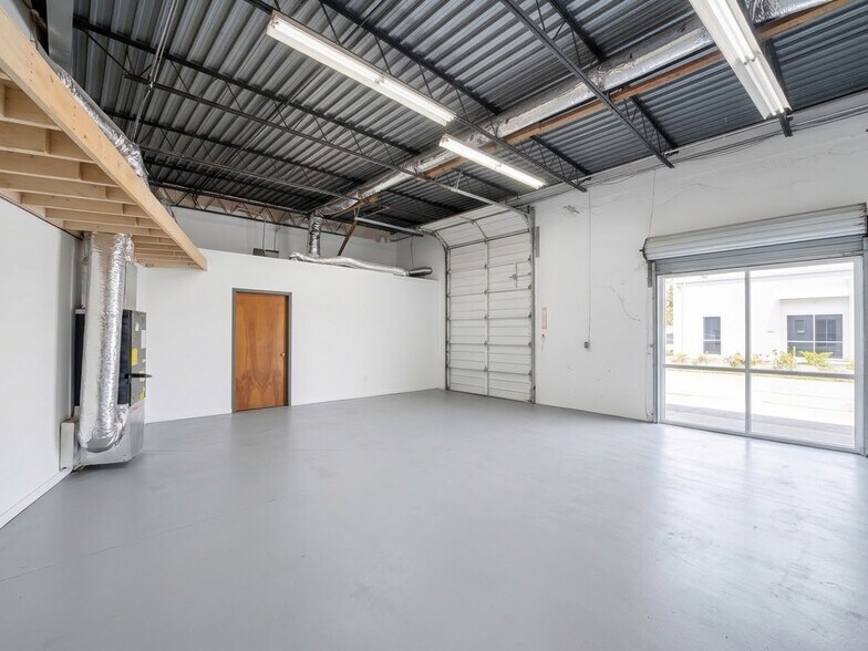 More Photos Of 10300 Us Highway 19 N, Pinellas Park Manufacturing For Lease