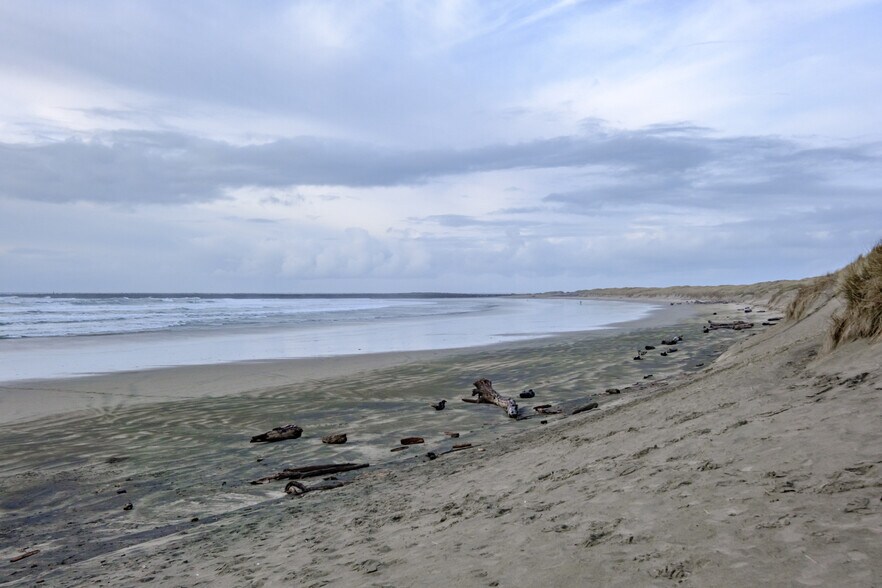 More Photos Of 1005 SE Bay Blvd, Newport Land For Sale