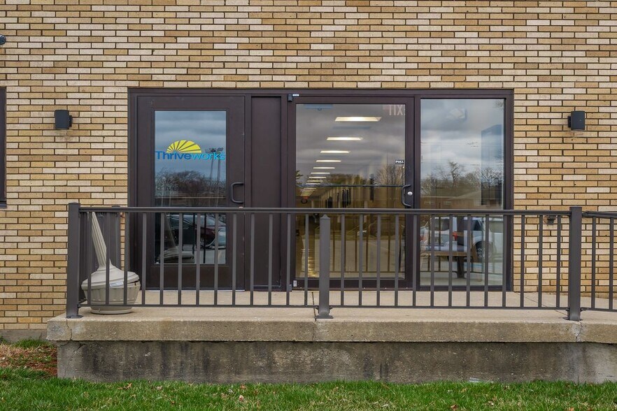 More Photos Of 4122 Shelbyville Rd, Louisville Medical For Sale