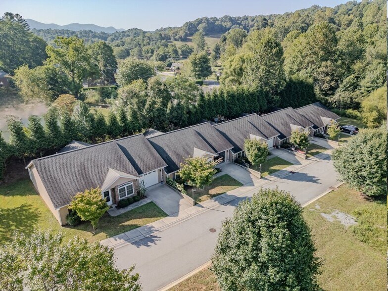 More Photos Of 520 Baird Cove Rd, Franklin Apartments For Sale