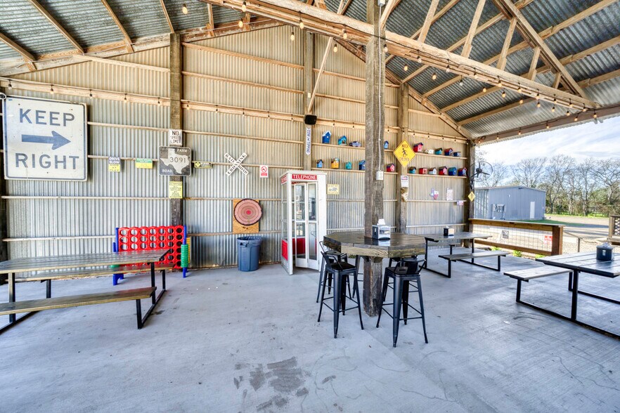 More Photos Of 710 S May St, Madisonville General Retail For Sale