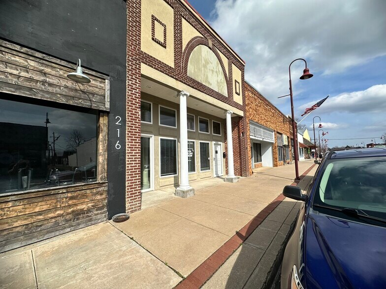 More Photos Of 220 E Main St, Gentry Storefront Retail Office For Lease