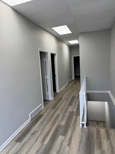 More Photos Of 3417 grant line Rd, New Albany Unknown For Lease