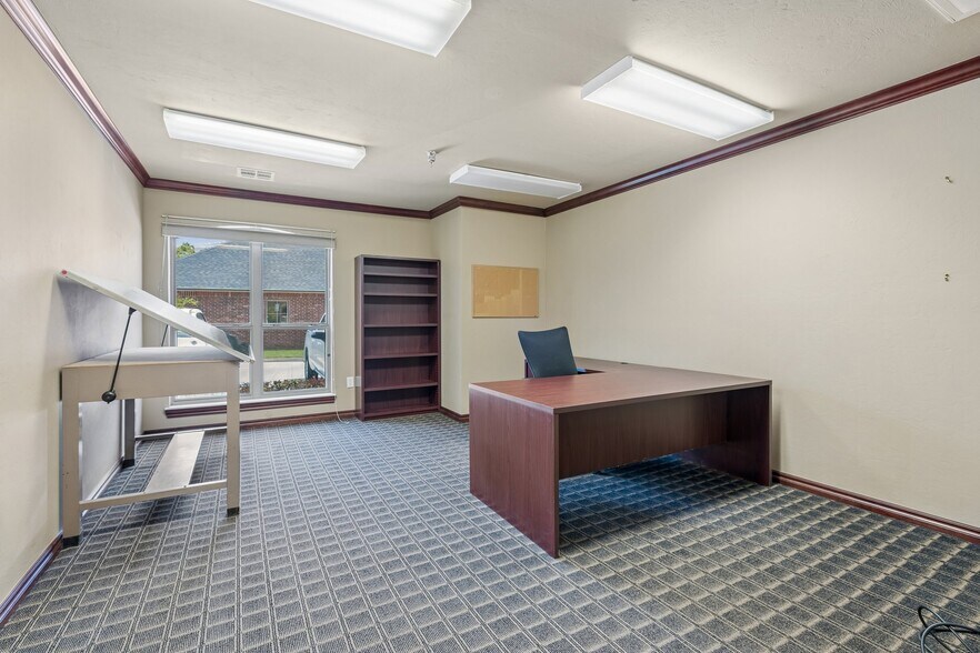 More Photos Of 2933 S Bryant Ave, Edmond Office For Sale