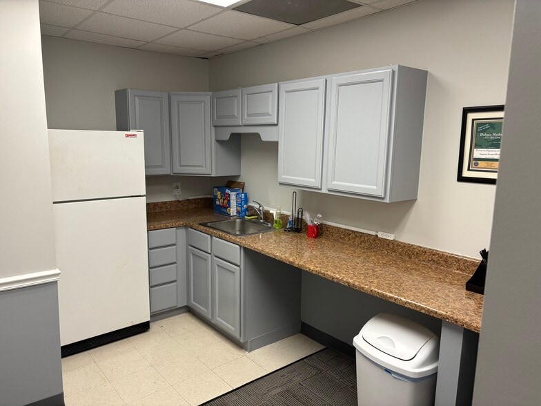 More Photos Of 14325 Willard Rd, Chantilly Office For Sale