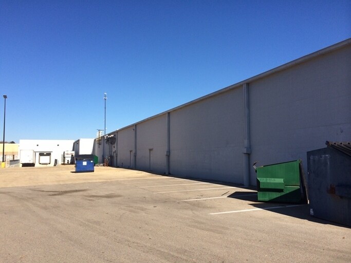 More Photos Of 200 Walmart Cir, Booneville Unknown For Lease
