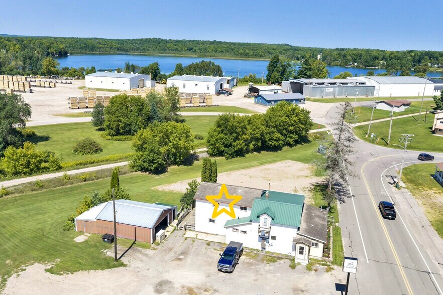 More Photos Of 621 Bissell St, White Lake Restaurant For Sale