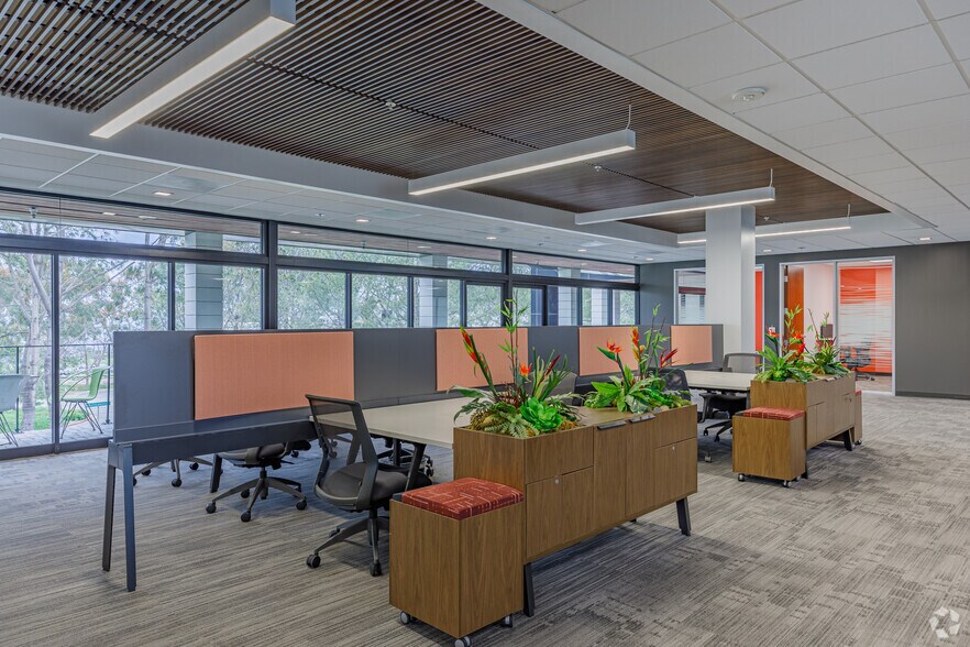 More Photos Of 11011 N Torrey Pines Rd, La Jolla Research And Development For Lease
