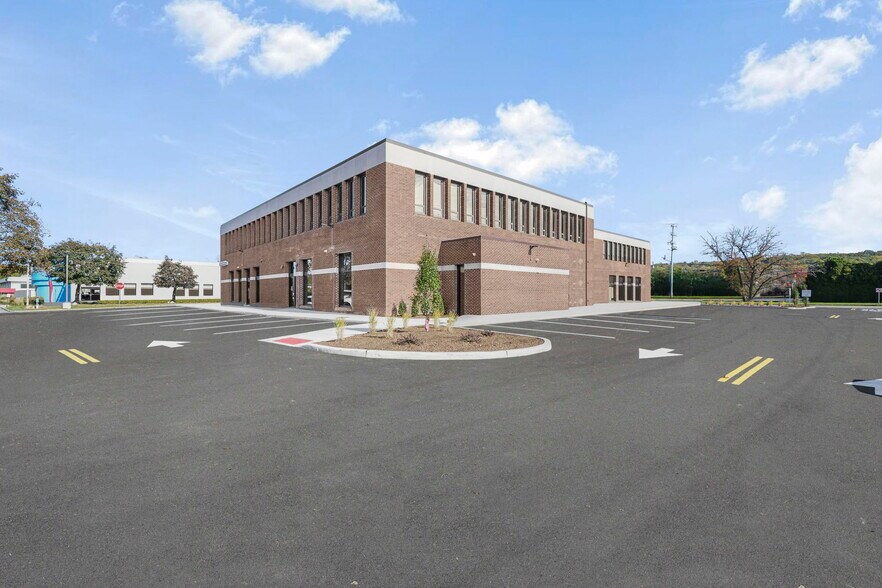 More Photos Of 1 Lethbridge Plz, Mahwah Office For Lease