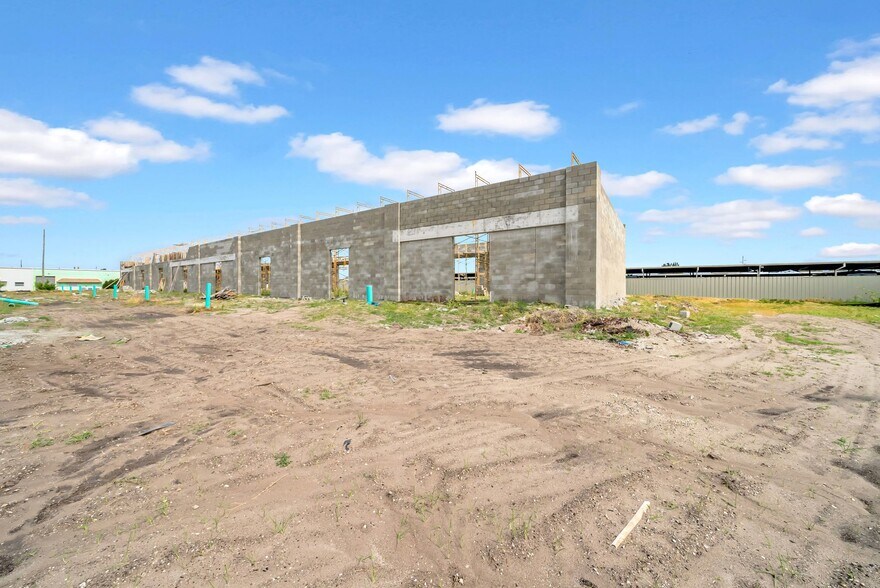 More Photos Of 9310 Ulmerton Rd, Largo Light Manufacturing For Lease