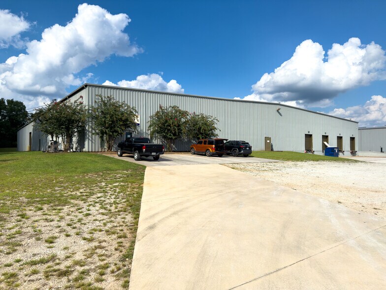 More Photos Of 754 E Hightower Trl, Social Circle Warehouse For Lease