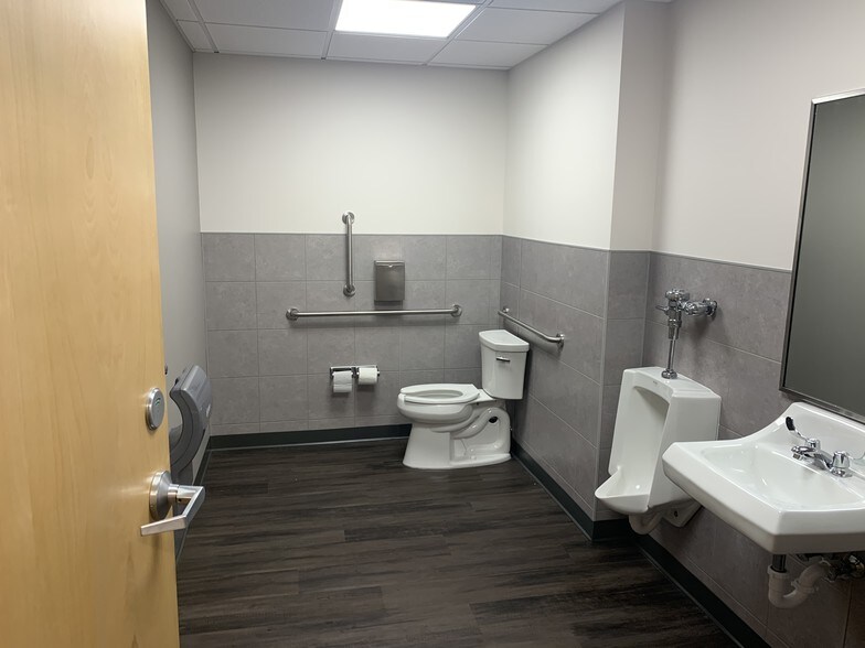 More Photos Of 2001 Waterdam Plaza Dr, McMurray Office For Lease