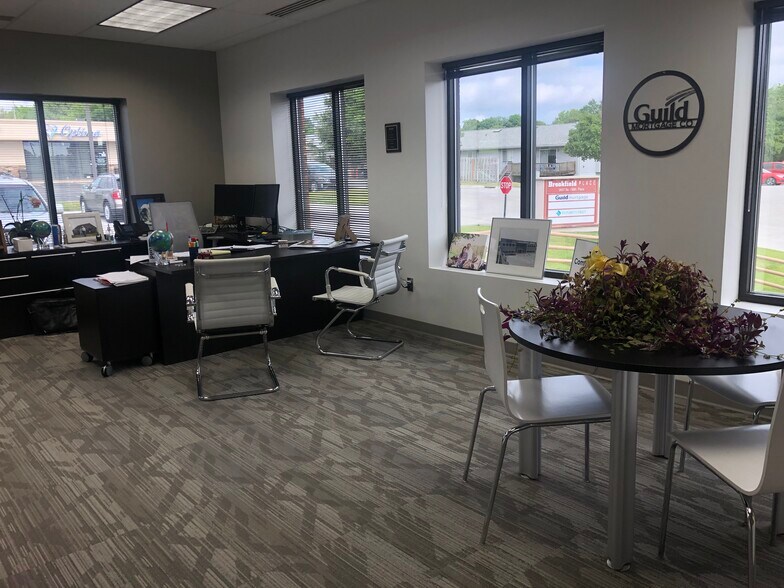More Photos Of 2637 S 158th Plz, Omaha Office For Lease