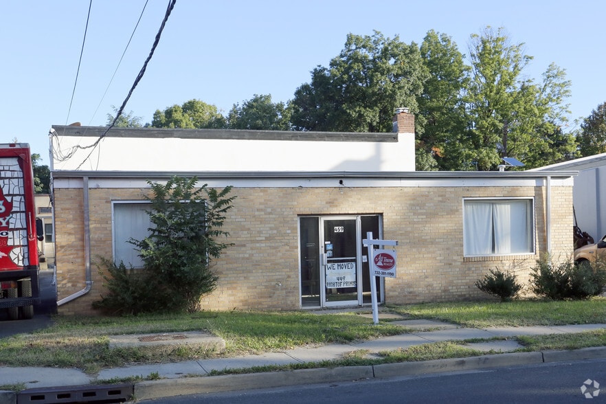 More Photos Of 459 E 1st Ave, Roselle Warehouse For Lease
