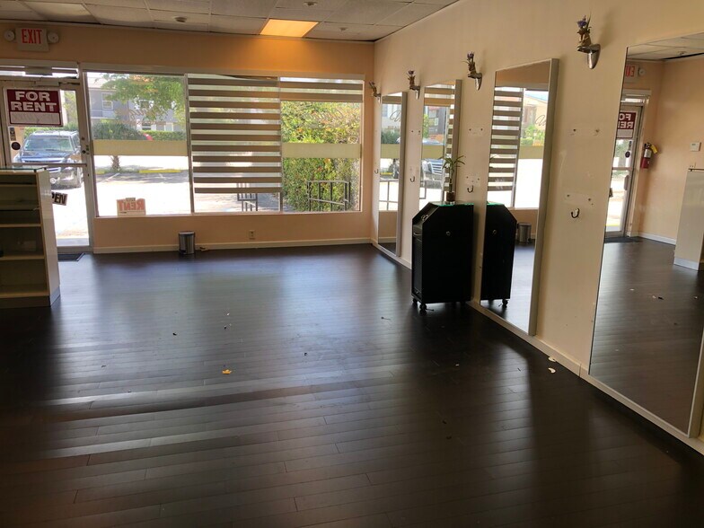 More Photos Of 2210-2220 NE 123rd St, Miami Restaurant For Lease