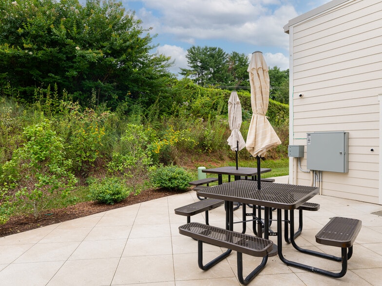 More Photos Of 559 Long Shoals Rd, Arden Medical For Lease