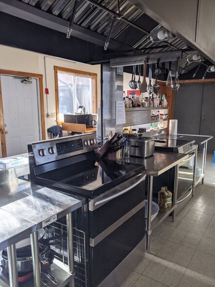 More Photos Of 275 Jenness Pond Rd, Northwood Hotel For Sale