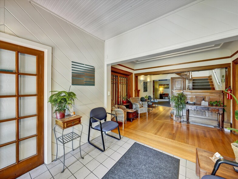More Photos Of 825 College Ave, Santa Rosa Medical For Sale