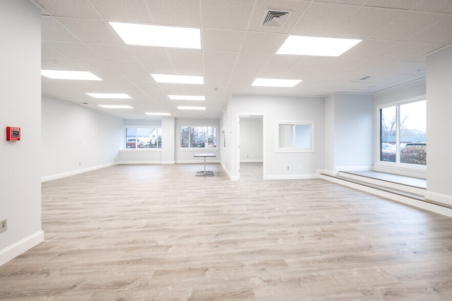 More Photos Of 604 Federal Rd, Brookfield Light Manufacturing For Lease