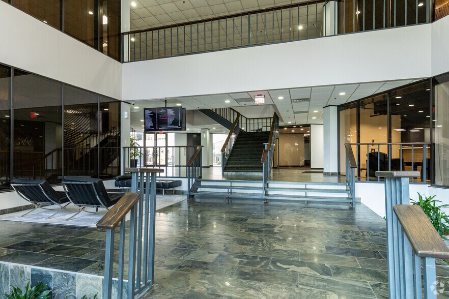 More Photos Of 2500 Tanglewilde St, Houston Office For Lease