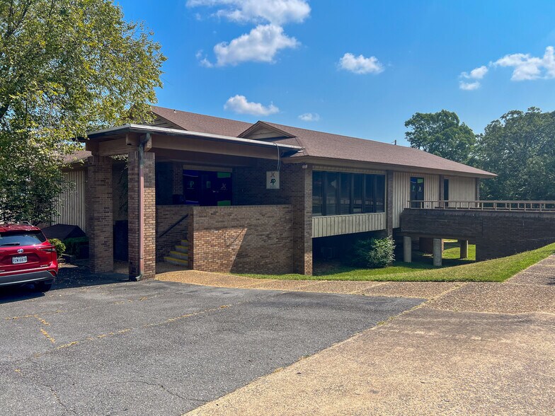 More Photos Of 1924 Fendley Dr, North Little Rock Office For Sale
