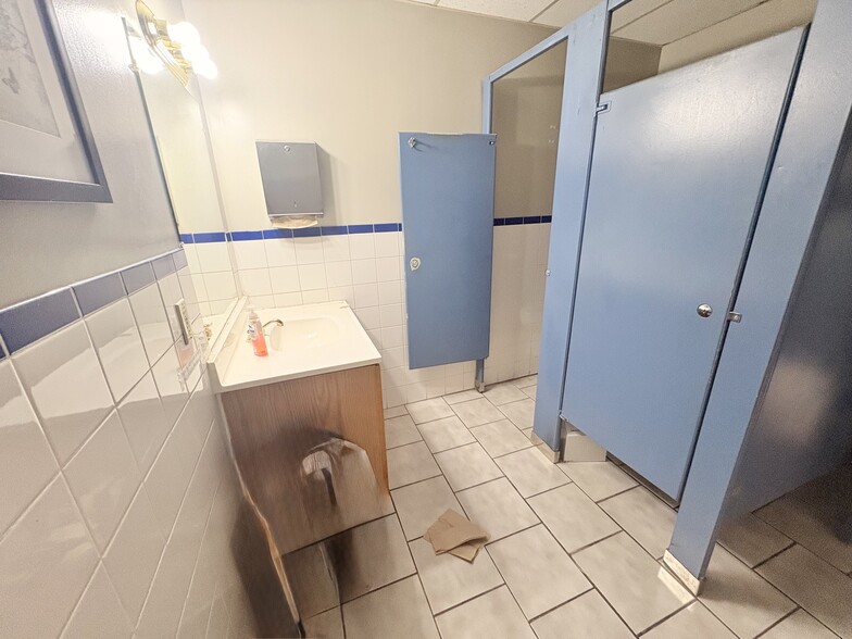 More Photos Of 4367 Rocky River Dr, Cleveland Medical For Sale