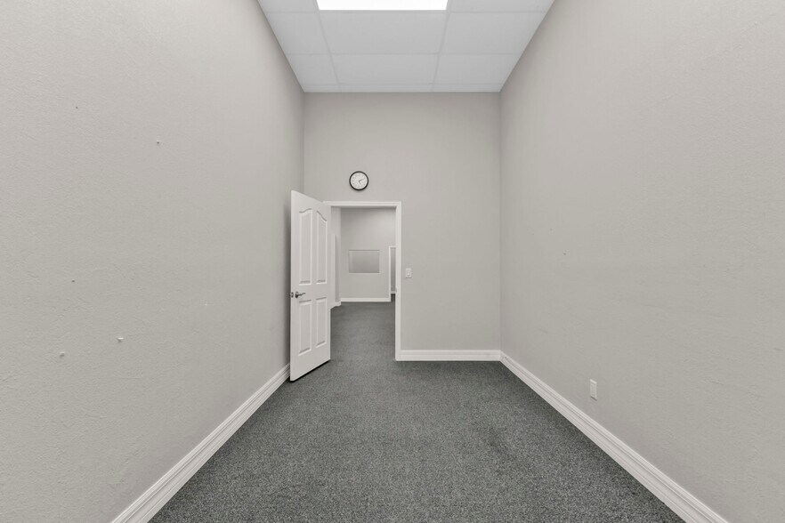 More Photos Of 4694 Tamiami Trl, Port Charlotte Freestanding For Lease