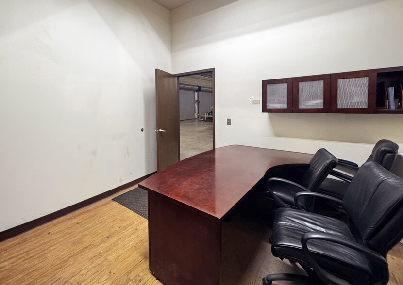More Photos Of 4421-1 Irving Blvd NW, Albuquerque Warehouse For Sale