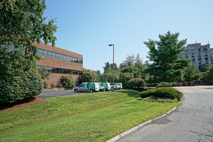 More Photos Of 6 Trafalgar Sq, Nashua Office For Lease