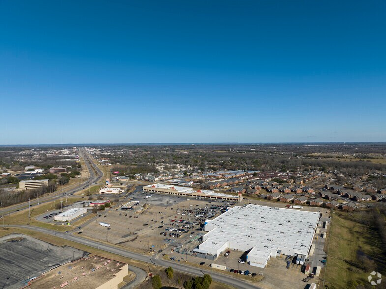 More Photos Of 3705-3789 Eastern Blvd, Montgomery Unknown For Lease