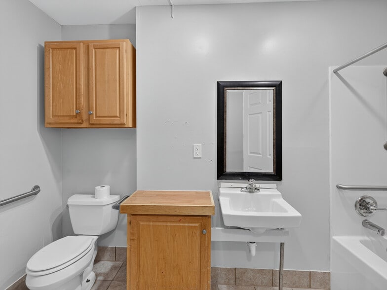 More Photos Of 200 S 4th St, Kawkawlin Assisted Living For Sale