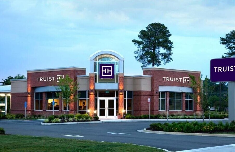 Primary Photo Of 5025 W Colonial Dr, Orlando Bank For Sale