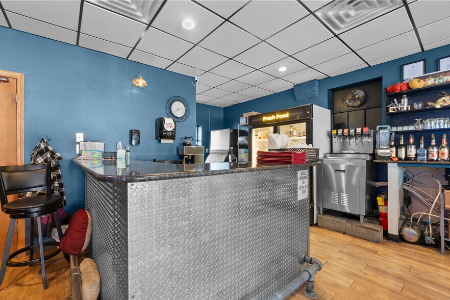 More Photos Of 25 W Tywappity St, Benton Restaurant For Sale