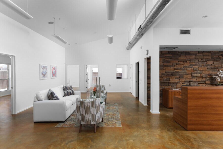 More Photos Of 900 W North Loop Blvd, Austin Loft Creative Space For Sale