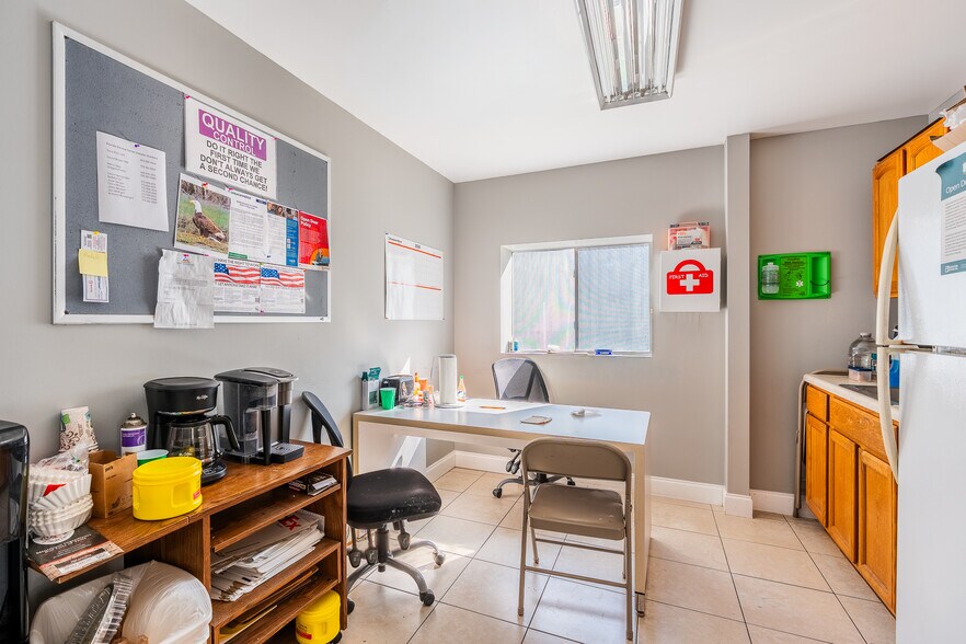 More Photos Of 820 35th Ct, Vero Beach Warehouse For Sale