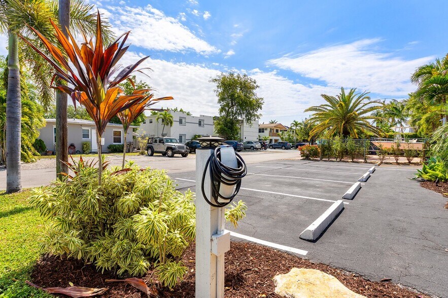 More Photos Of 615-617 NE 9th Ave, Fort Lauderdale Apartments For Sale