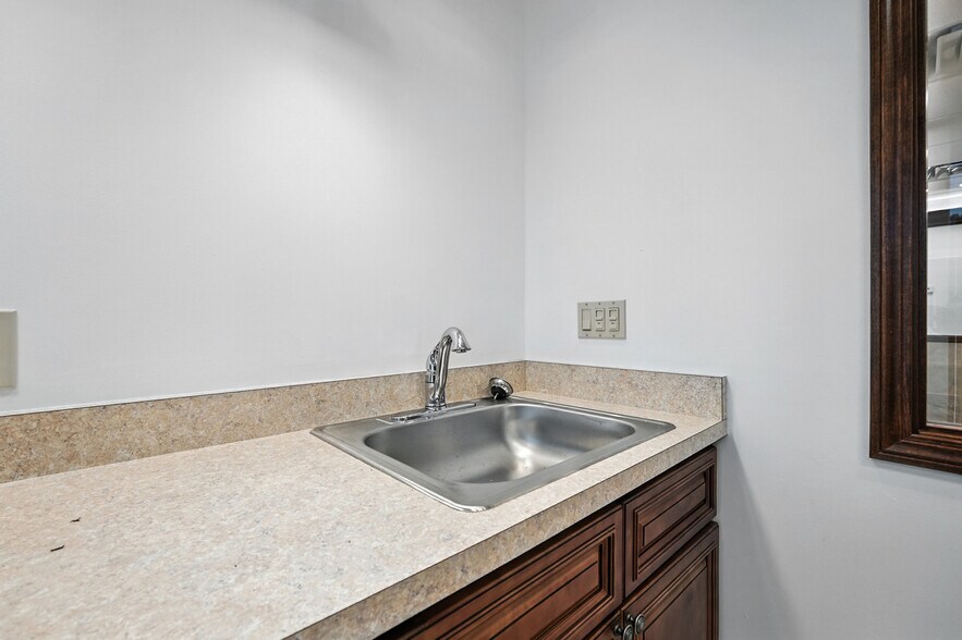 More Photos Of 5636 Bridgetown Rd, Cincinnati Medical For Sale