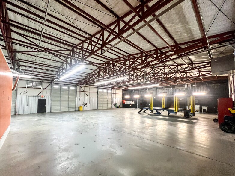 More Photos Of 2308 Icenhour Ct, Lenoir Industrial For Lease